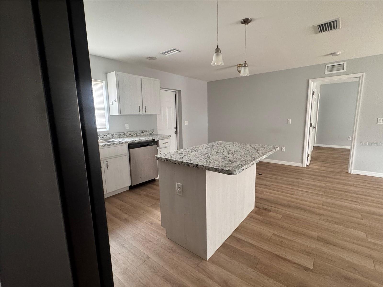 Image 30 of 38 For 625 Thirteenth Avenue