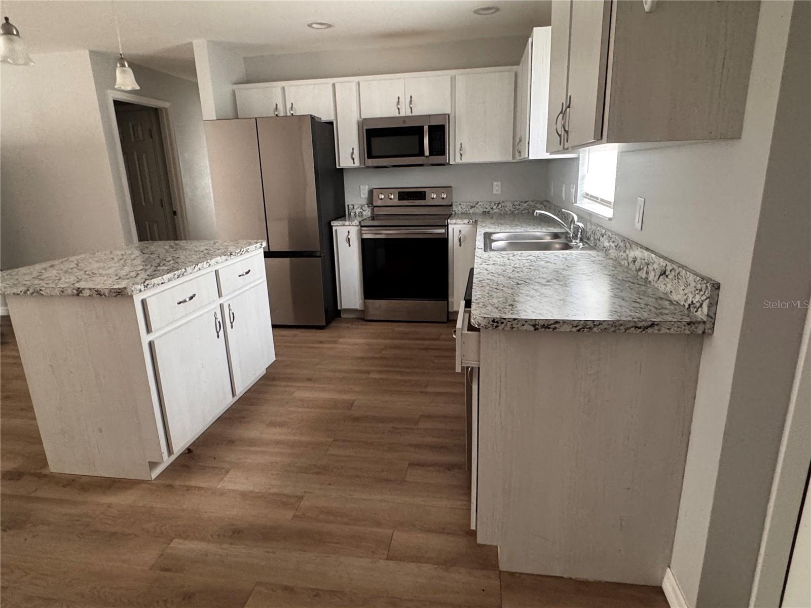 Image 8 of 38 For 625 Thirteenth Avenue