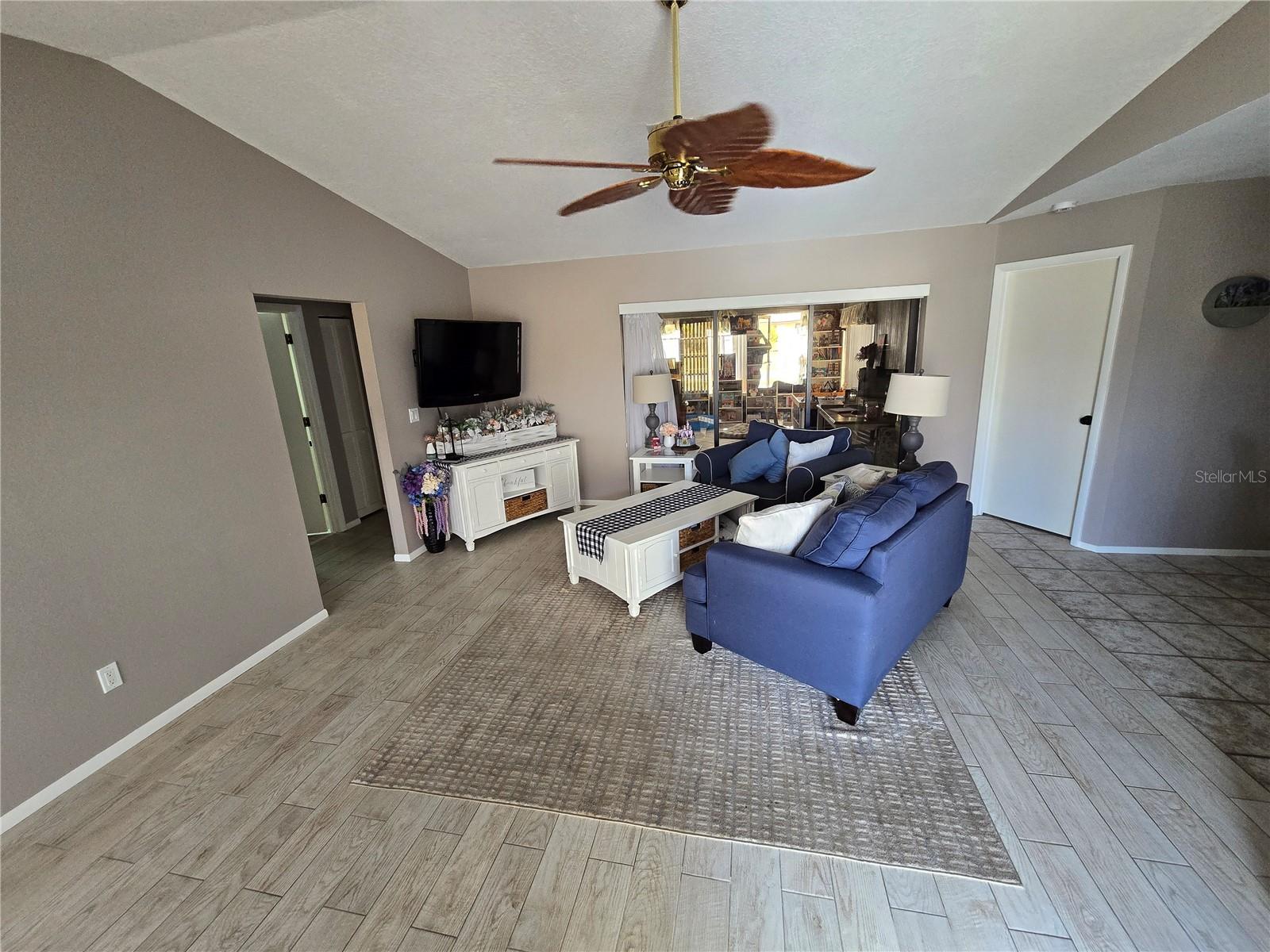 Image 11 of 24 For 10075 Bentley Avenue