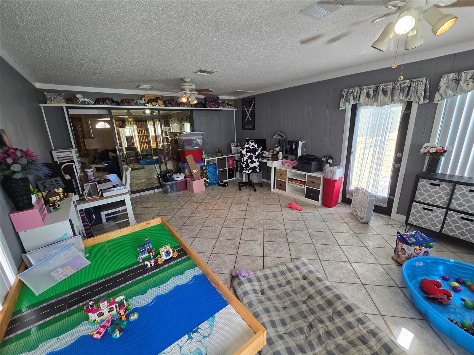 Image 17 of 24 For 10075 Bentley Avenue