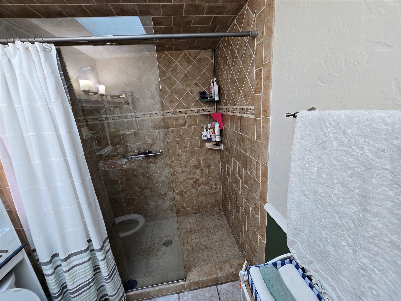 Image 21 of 24 For 10075 Bentley Avenue