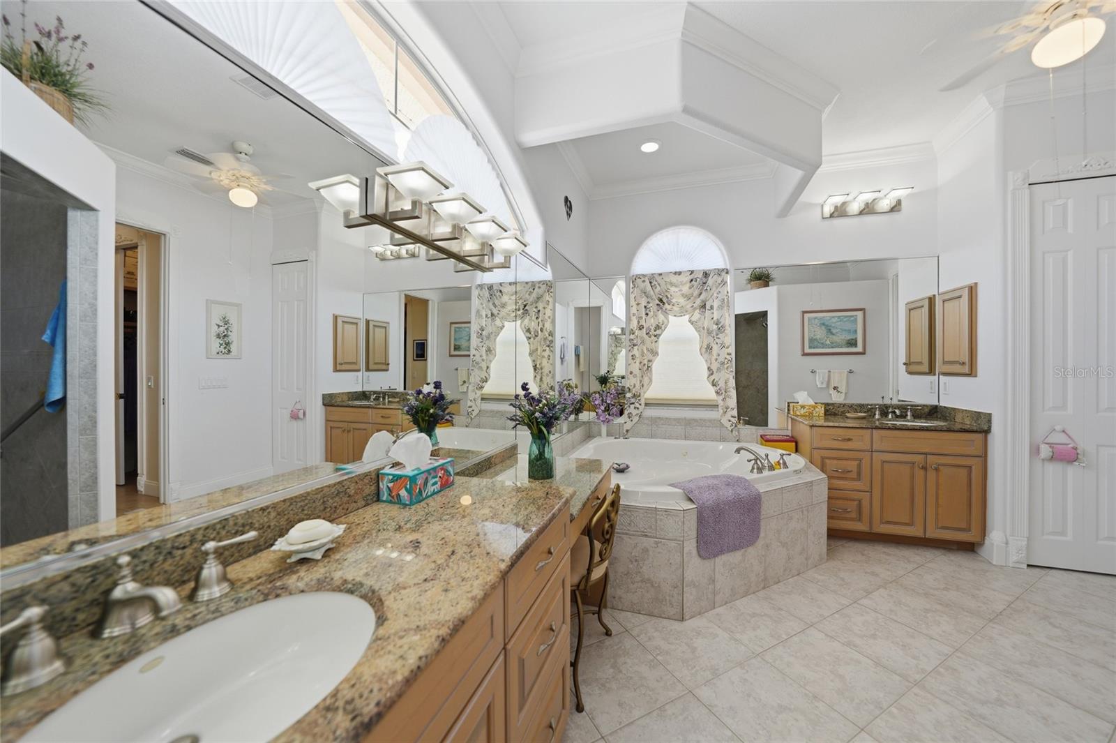 Image 25 of 49 For 15319 Acorn Circle