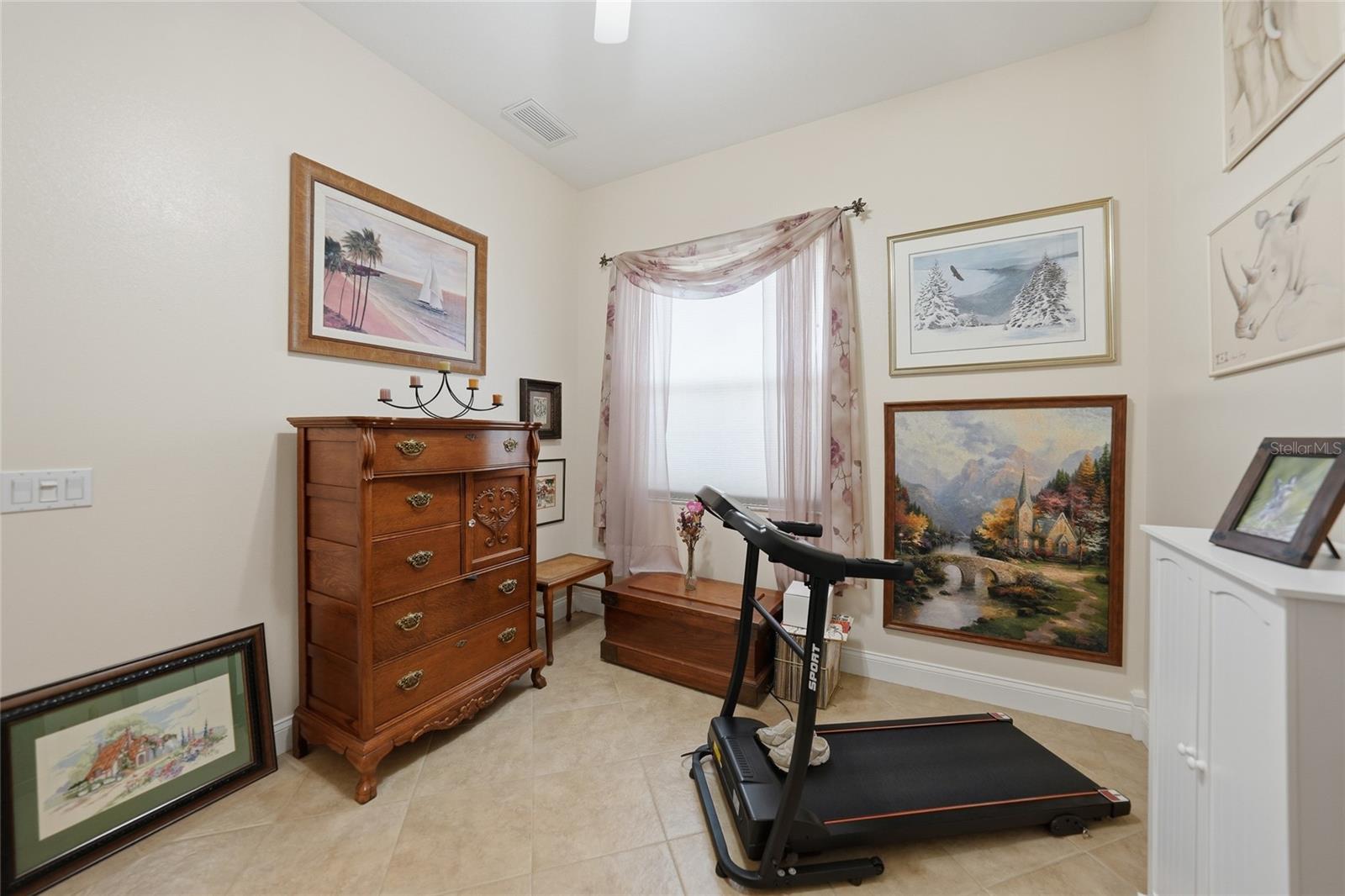 Image 33 of 49 For 15319 Acorn Circle