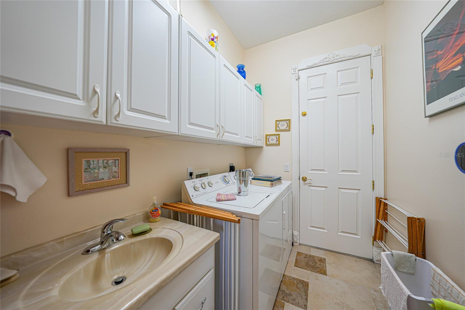 Image 35 of 49 For 15319 Acorn Circle