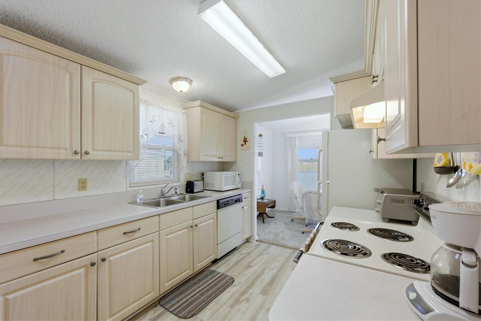 Image 9 of 39 For 6085 Shearwater Drive