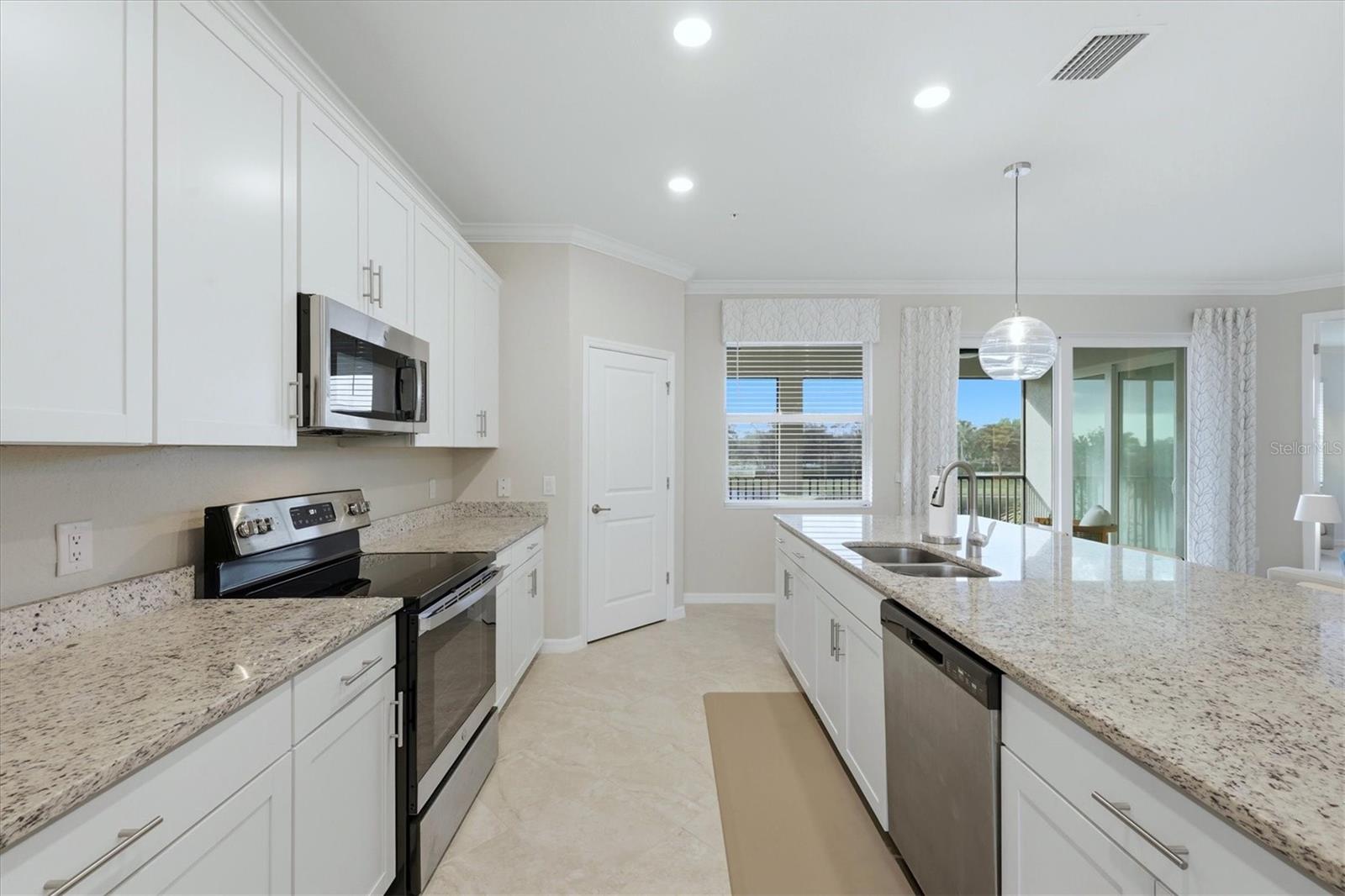 Image 29 of 84 For 14655 Sycamore Court 3121