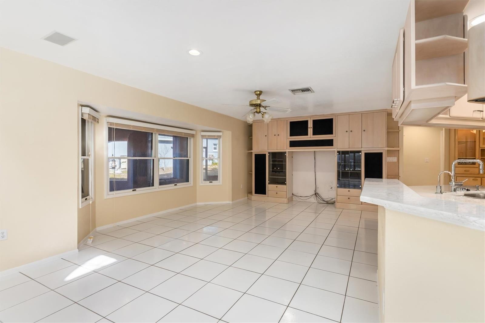 Image 20 of 72 For 4405 Harbor Boulevard