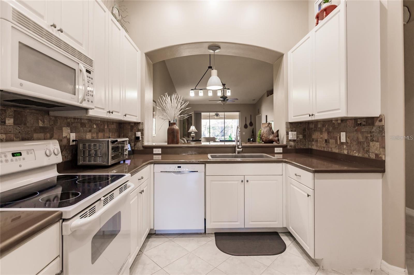 Image 12 of 41 For 323 Monaco Drive 10