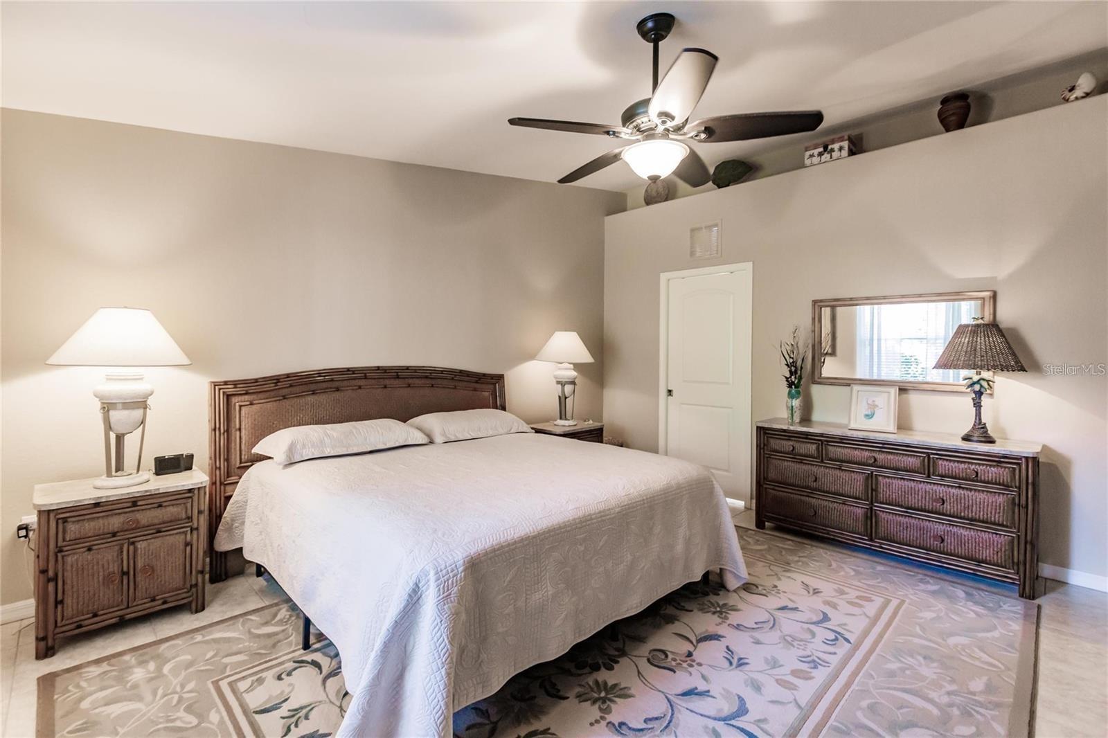 Image 18 of 41 For 323 Monaco Drive 10