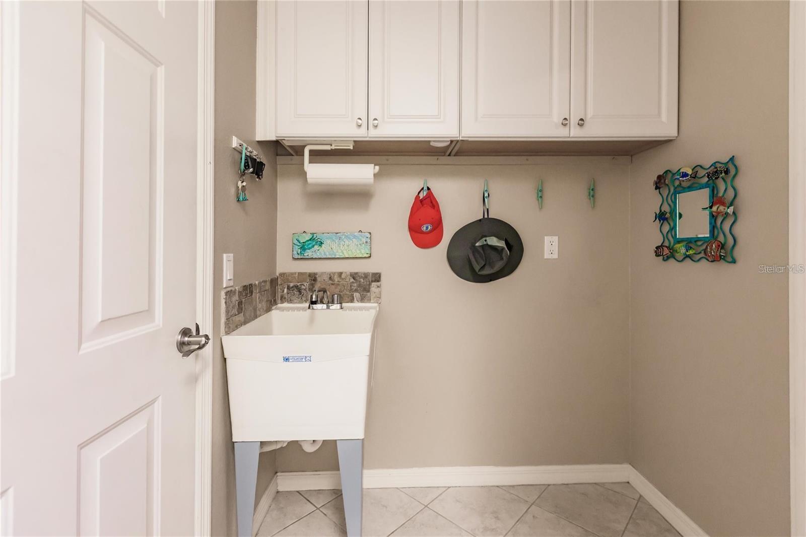 Image 30 of 41 For 323 Monaco Drive 10