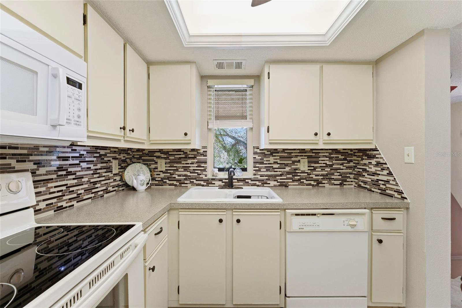 Image 17 of 41 For 19505 Quesada Avenue P202