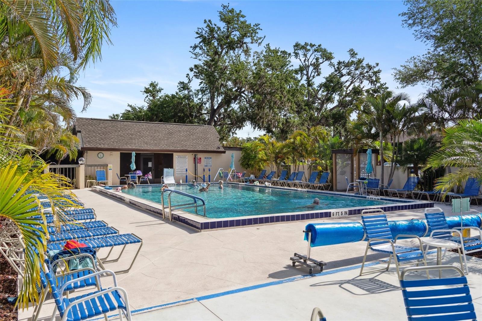 Image 4 of 41 For 19505 Quesada Avenue P202