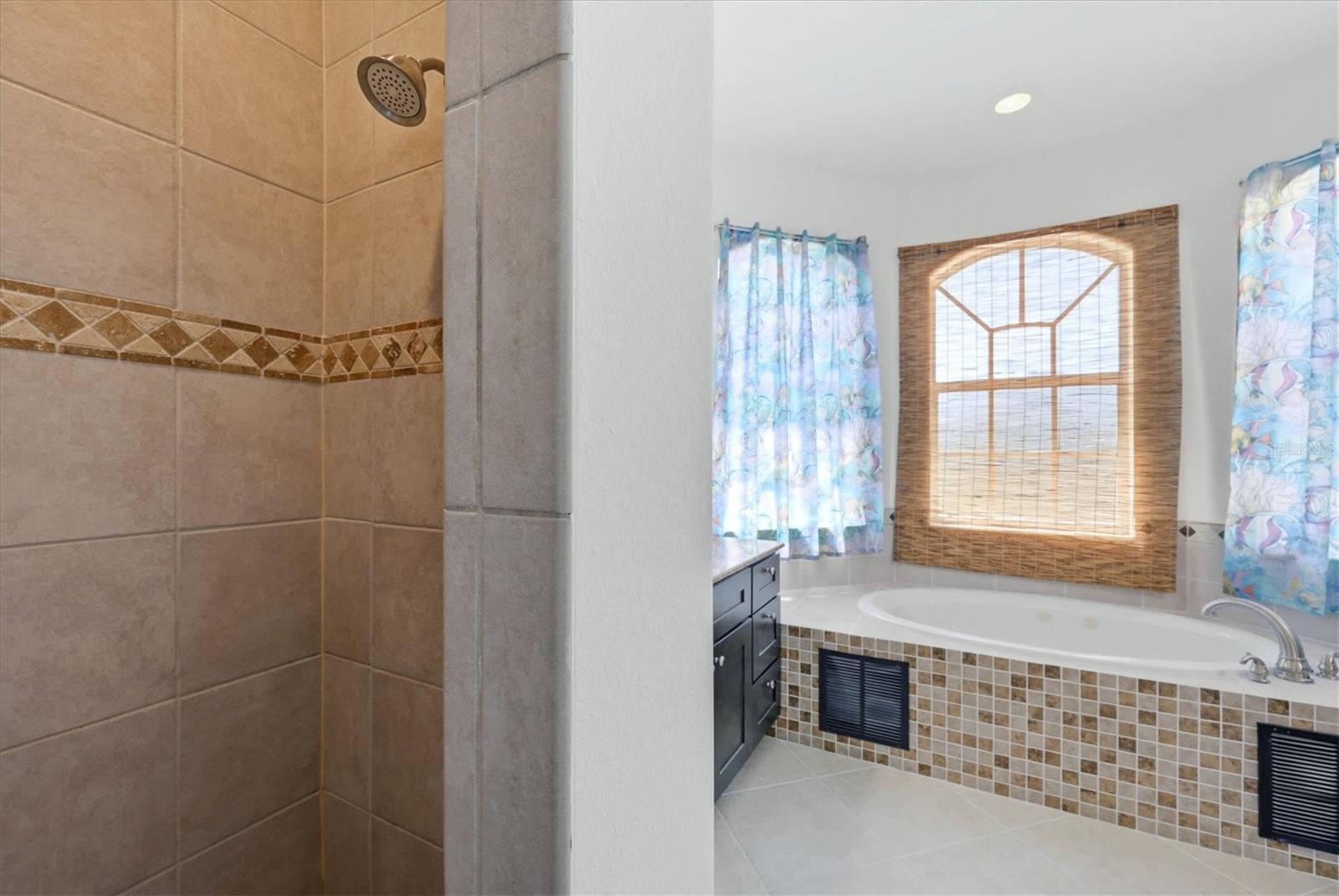 Image 26 of 43 For 15124 Leipzig Circle