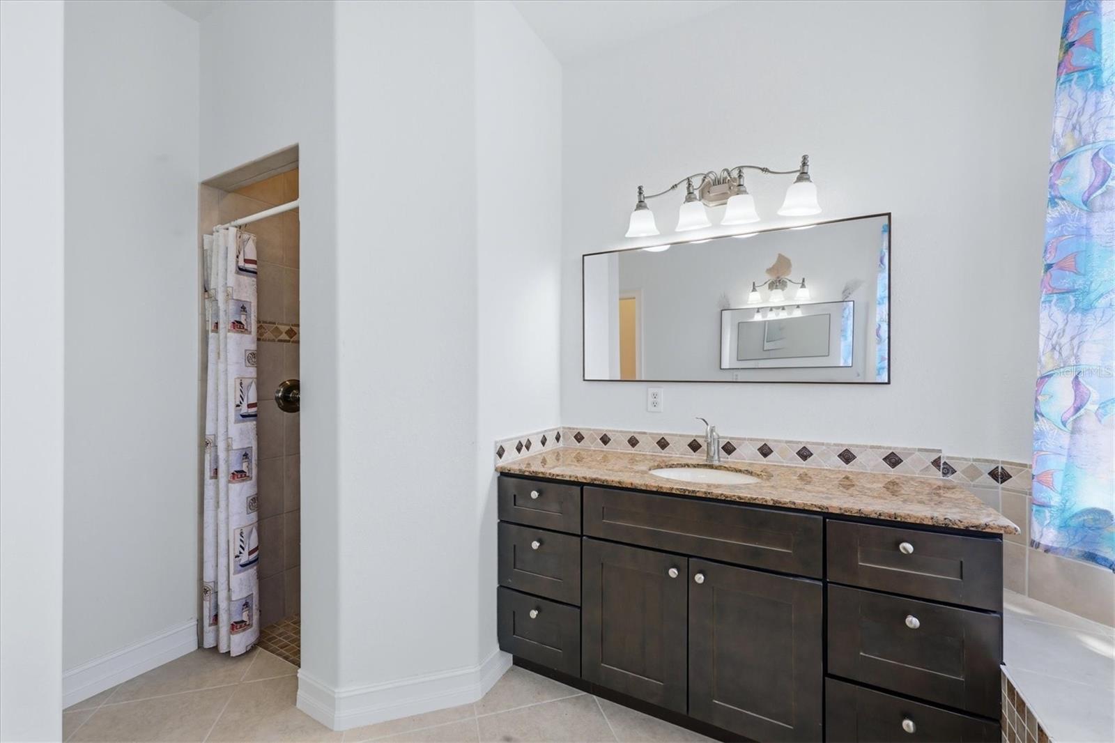 Image 27 of 43 For 15124 Leipzig Circle