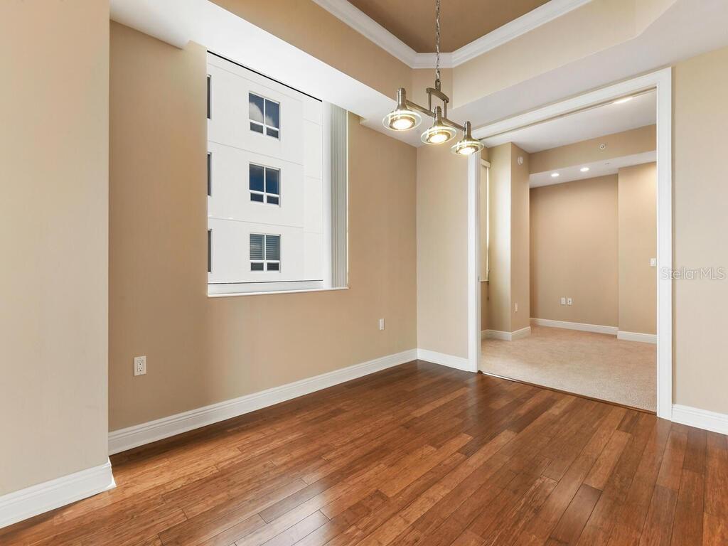 Listing photo id 10 for 2104 1st Street 2304