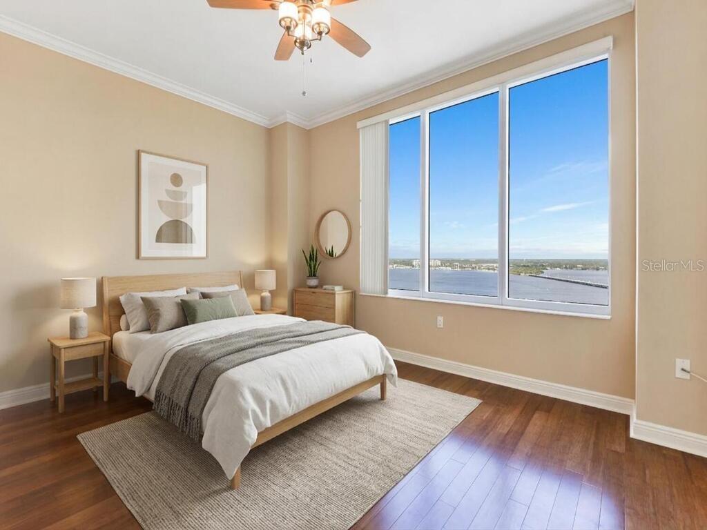 Listing photo id 14 for 2104 1st Street 2304