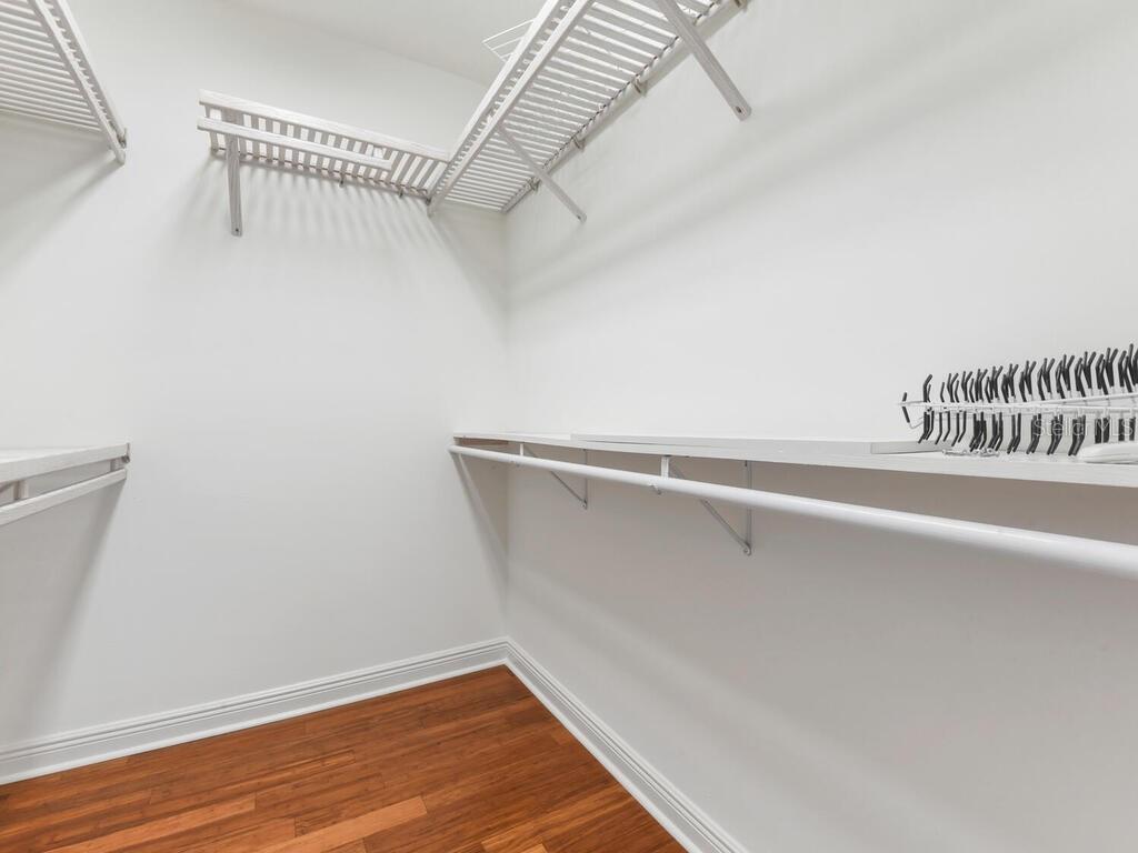 Listing photo id 17 for 2104 1st Street 2304