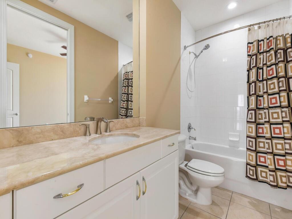 Listing photo id 22 for 2104 1st Street 2304