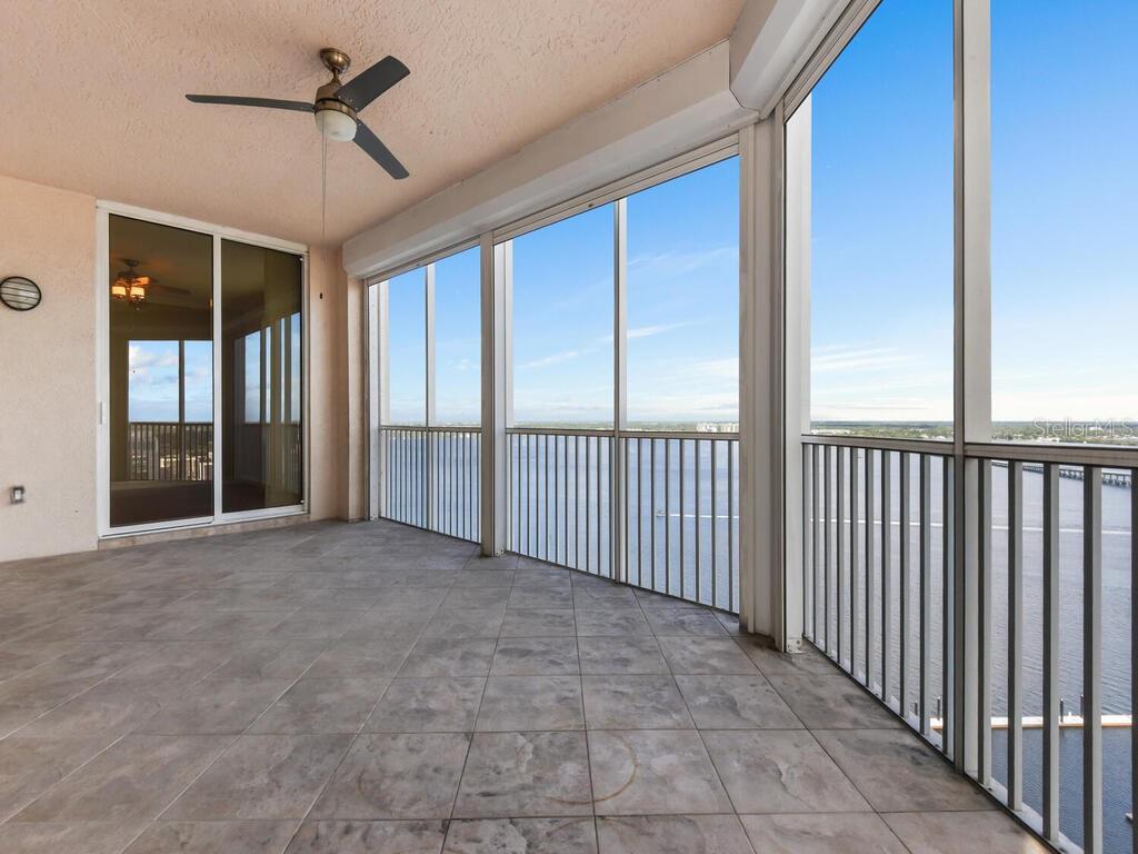 Listing photo id 28 for 2104 1st Street 2304