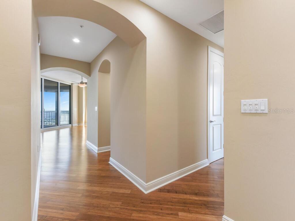 Listing photo id 29 for 2104 1st Street 2304