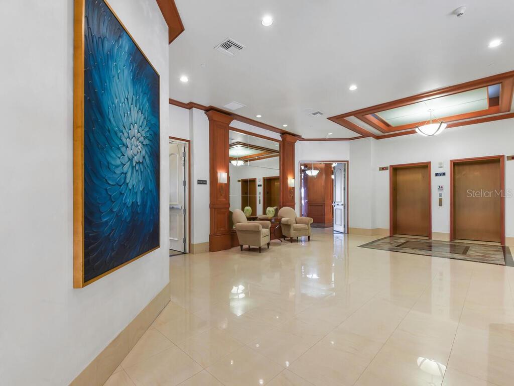 Listing photo id 32 for 2104 1st Street 2304