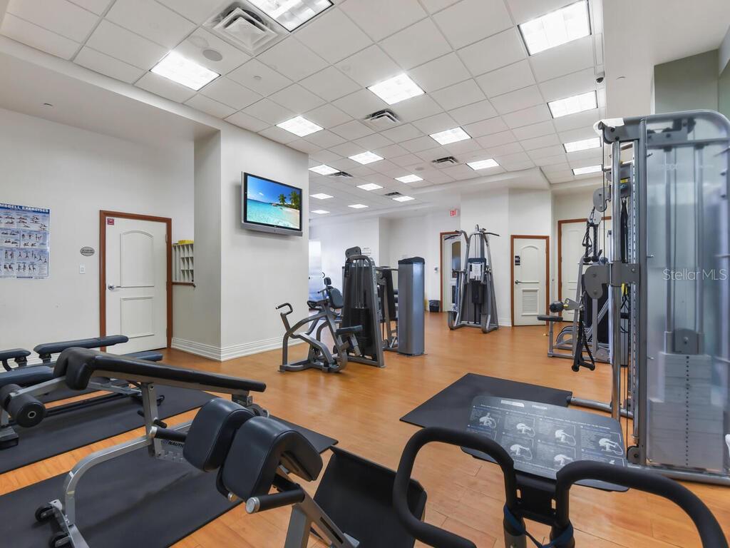 Listing photo id 35 for 2104 1st Street 2304