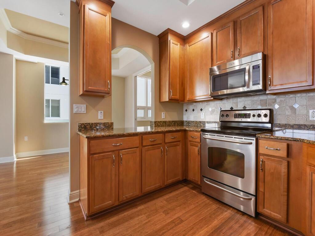 Listing photo id 7 for 2104 1st Street 2304