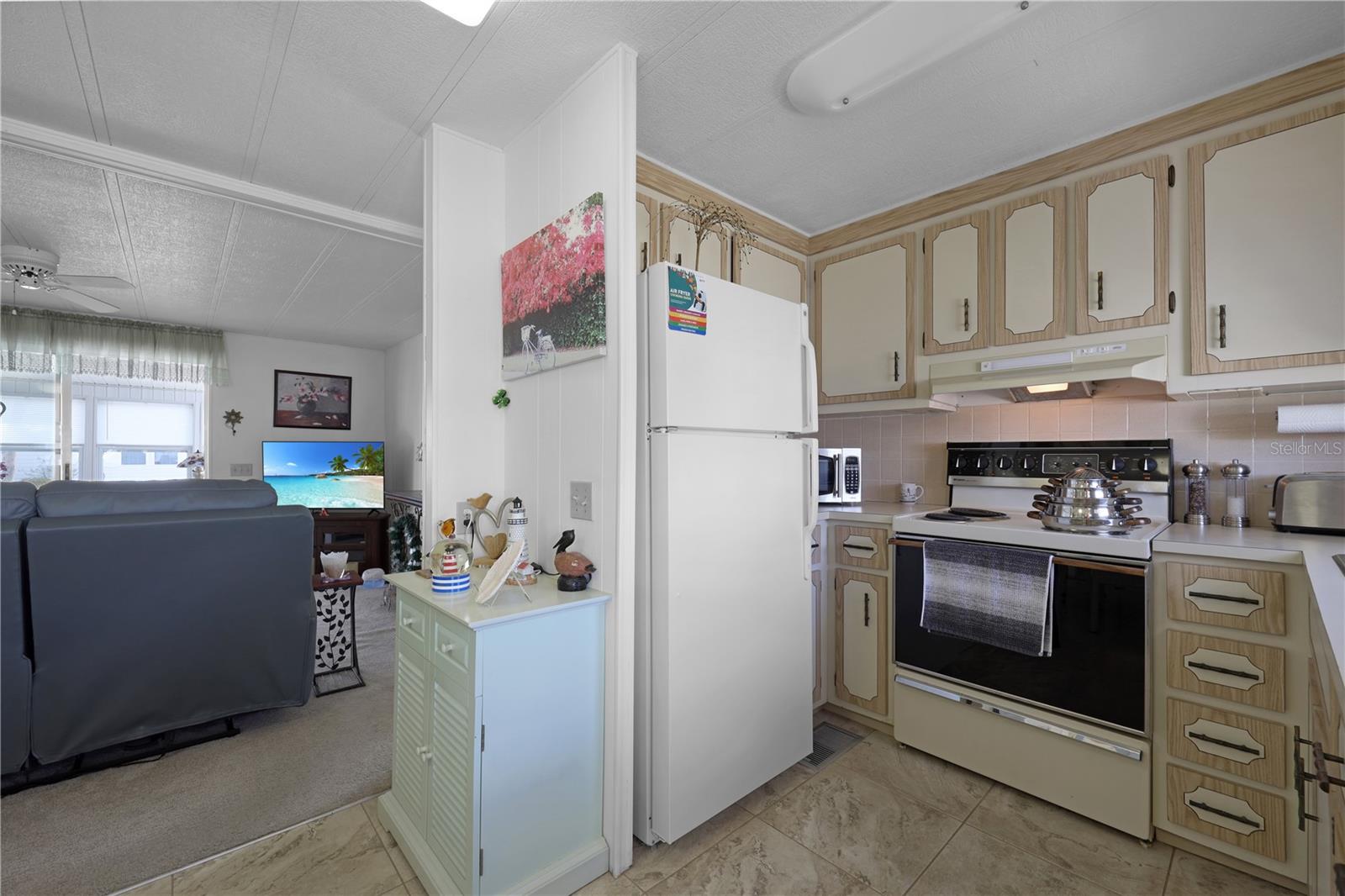 Image 15 of 87 For 2100 Kings Highway 406