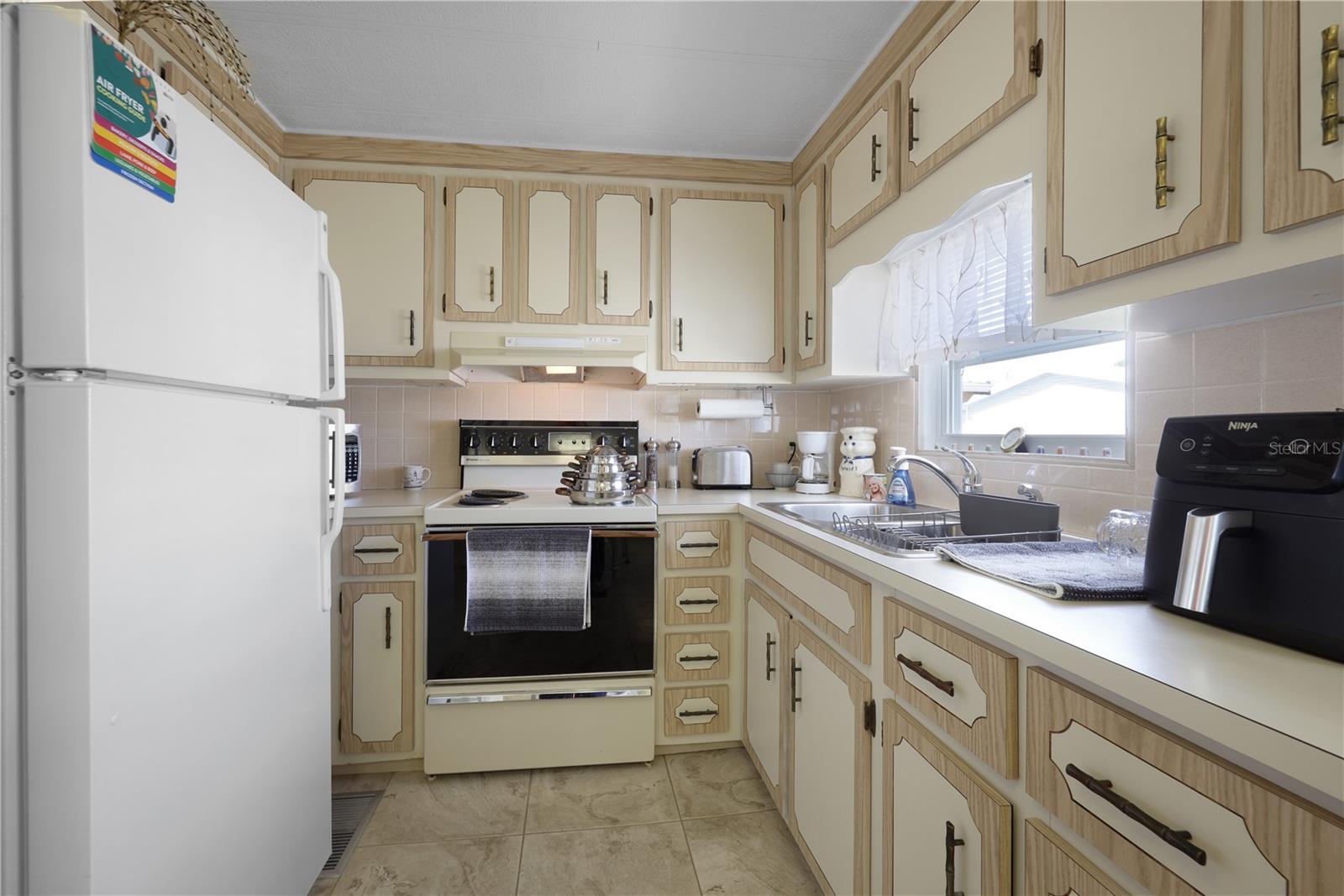 Image 17 of 87 For 2100 Kings Highway 406