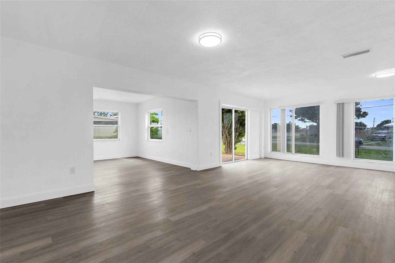 Image 11 of 26 For 21530 Glendale Avenue