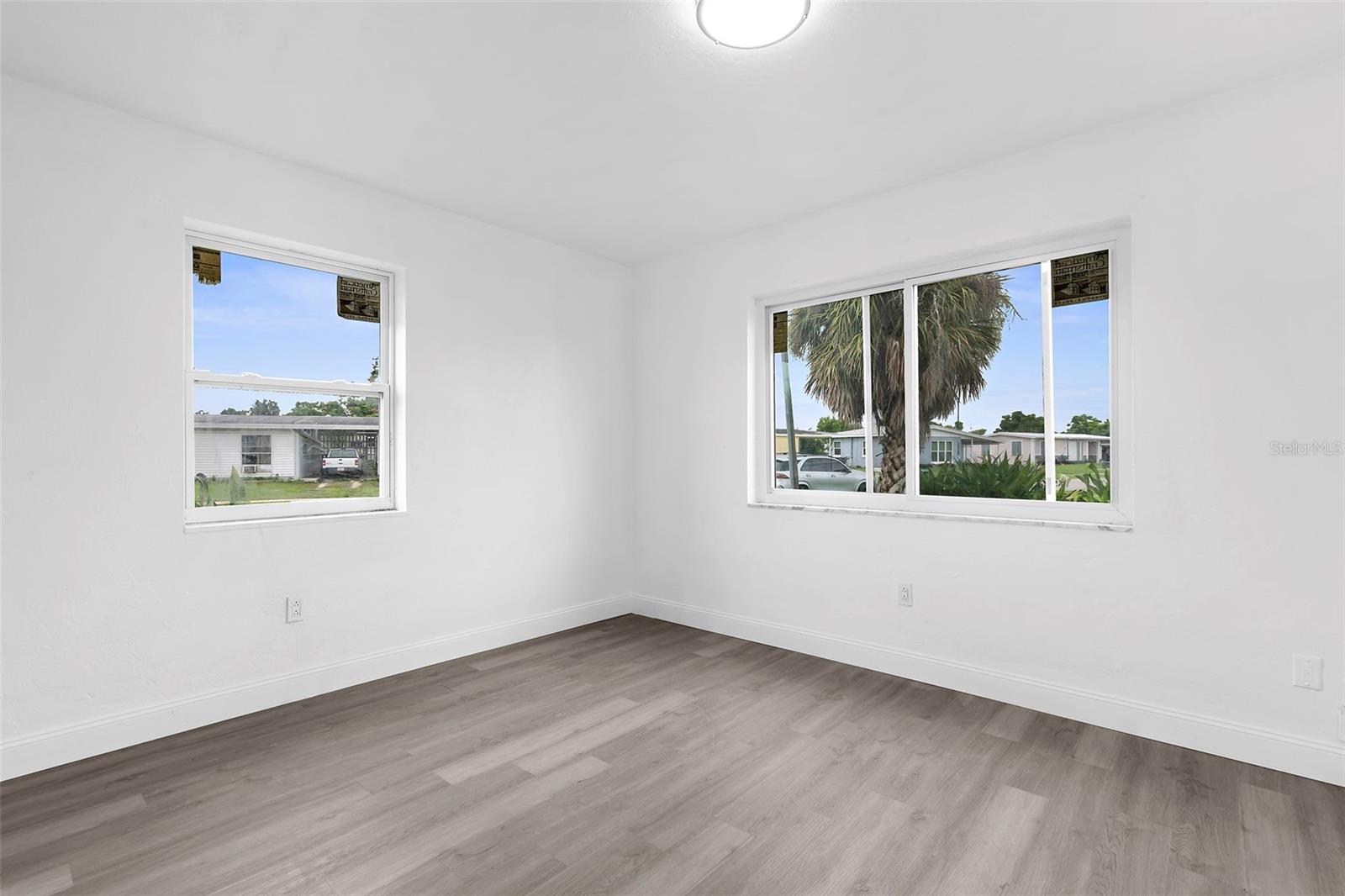 Image 18 of 26 For 21530 Glendale Avenue