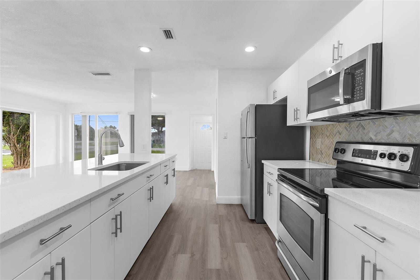 Image 4 of 26 For 21530 Glendale Avenue