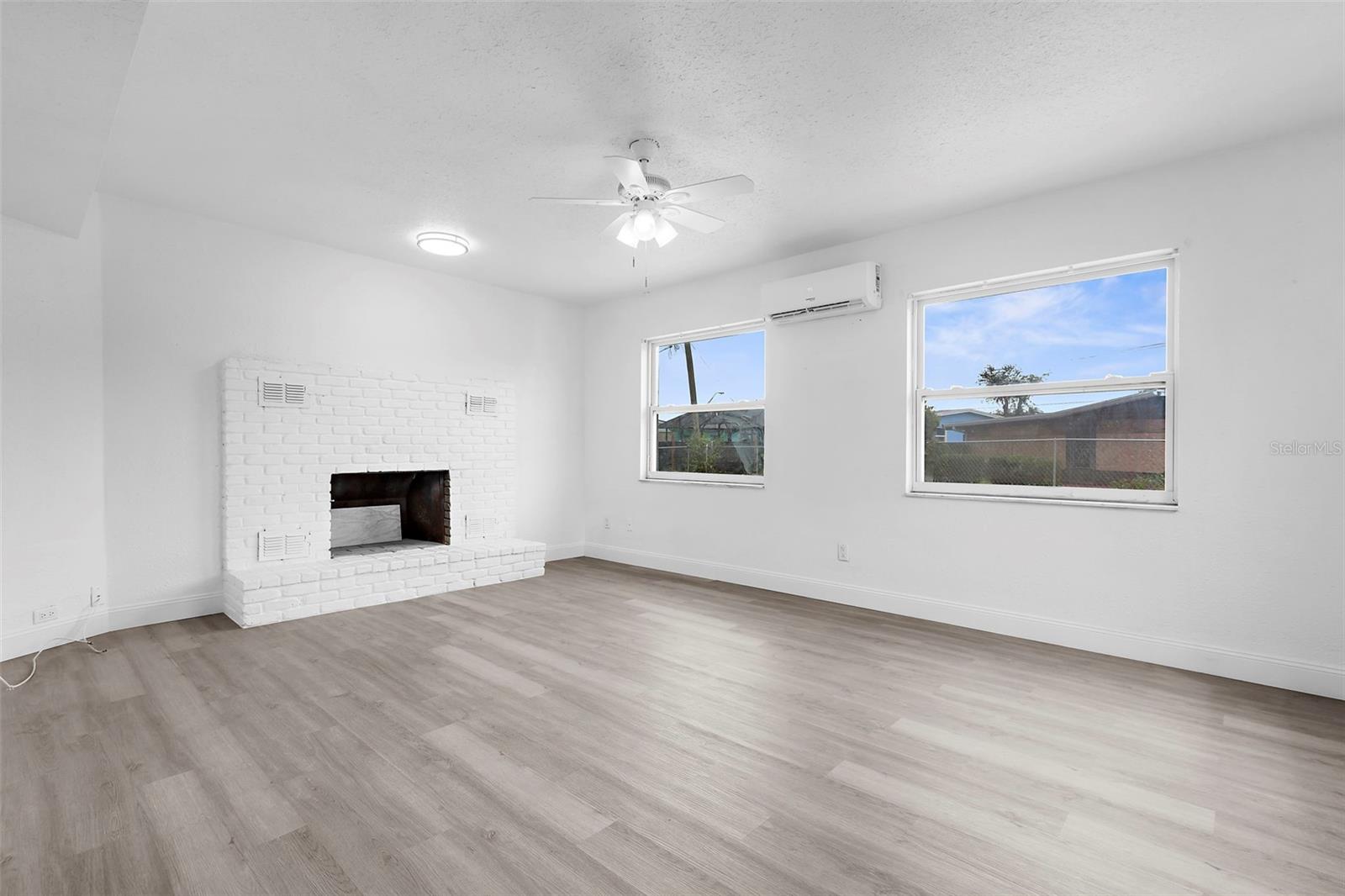 Image 9 of 26 For 21530 Glendale Avenue