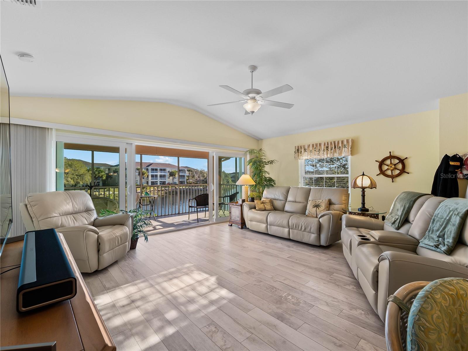 Image 10 of 57 For 1091 Live Oak  214