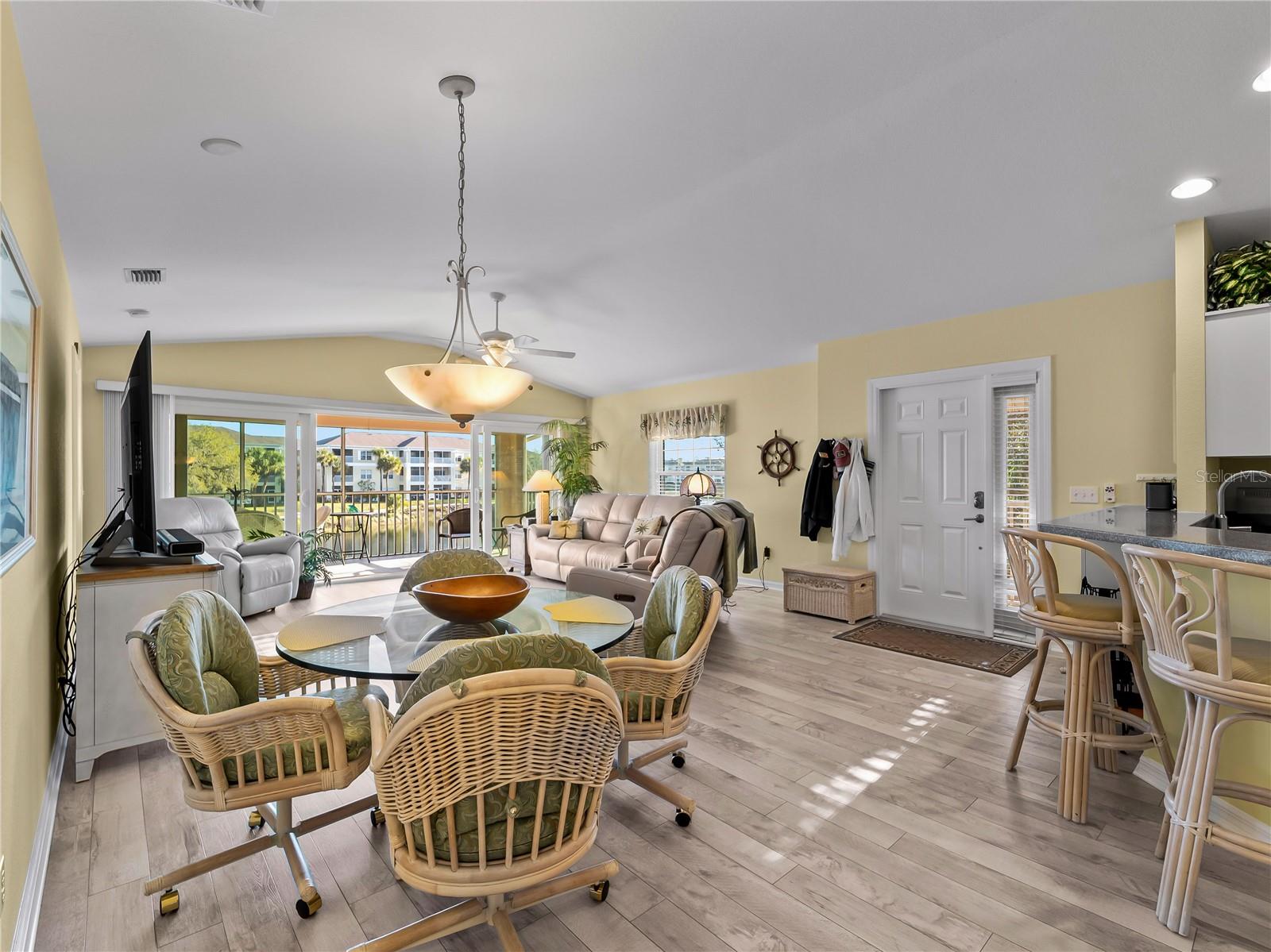 Image 17 of 57 For 1091 Live Oak  214