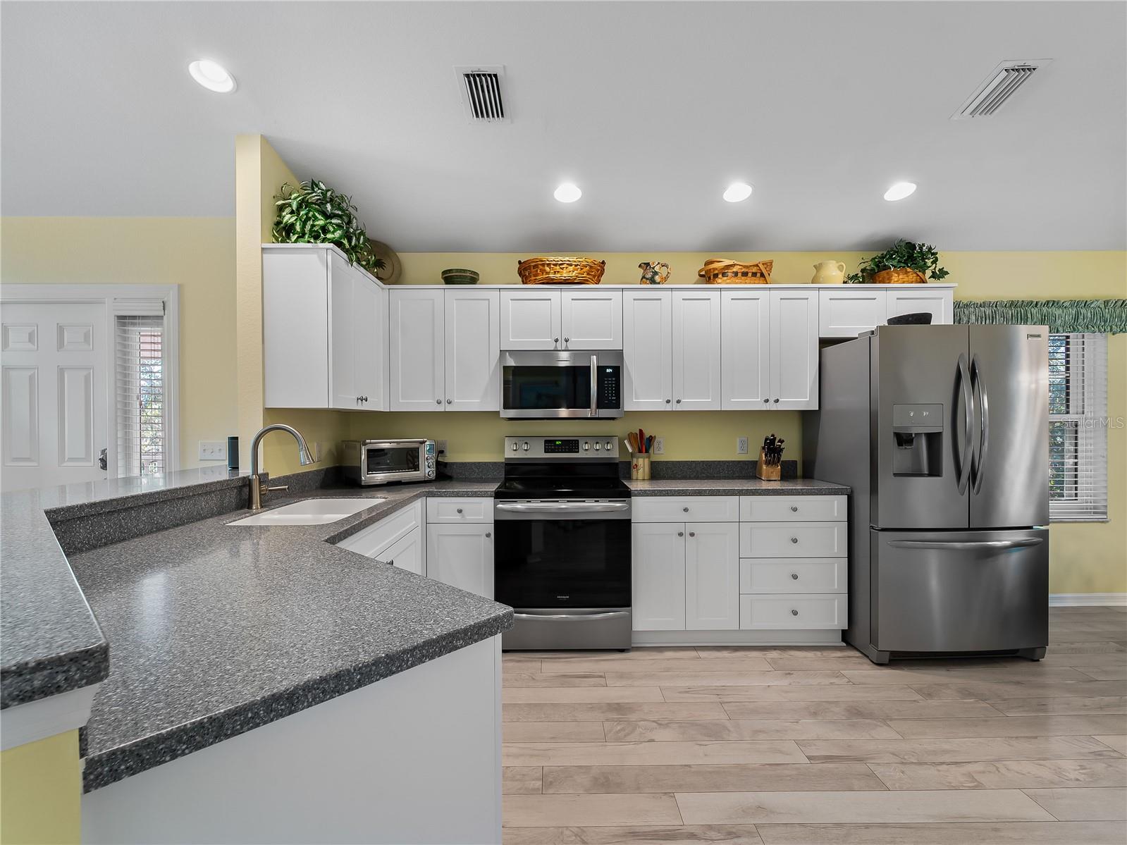 Image 21 of 57 For 1091 Live Oak  214