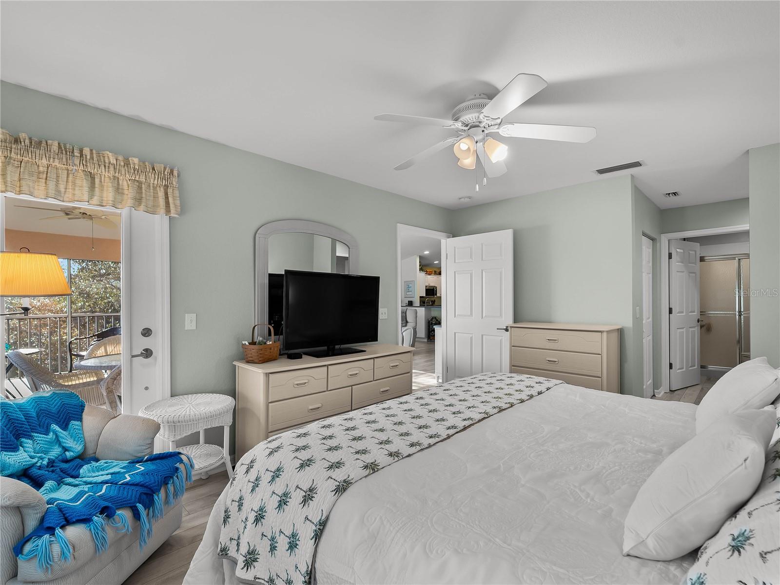 Image 35 of 57 For 1091 Live Oak  214