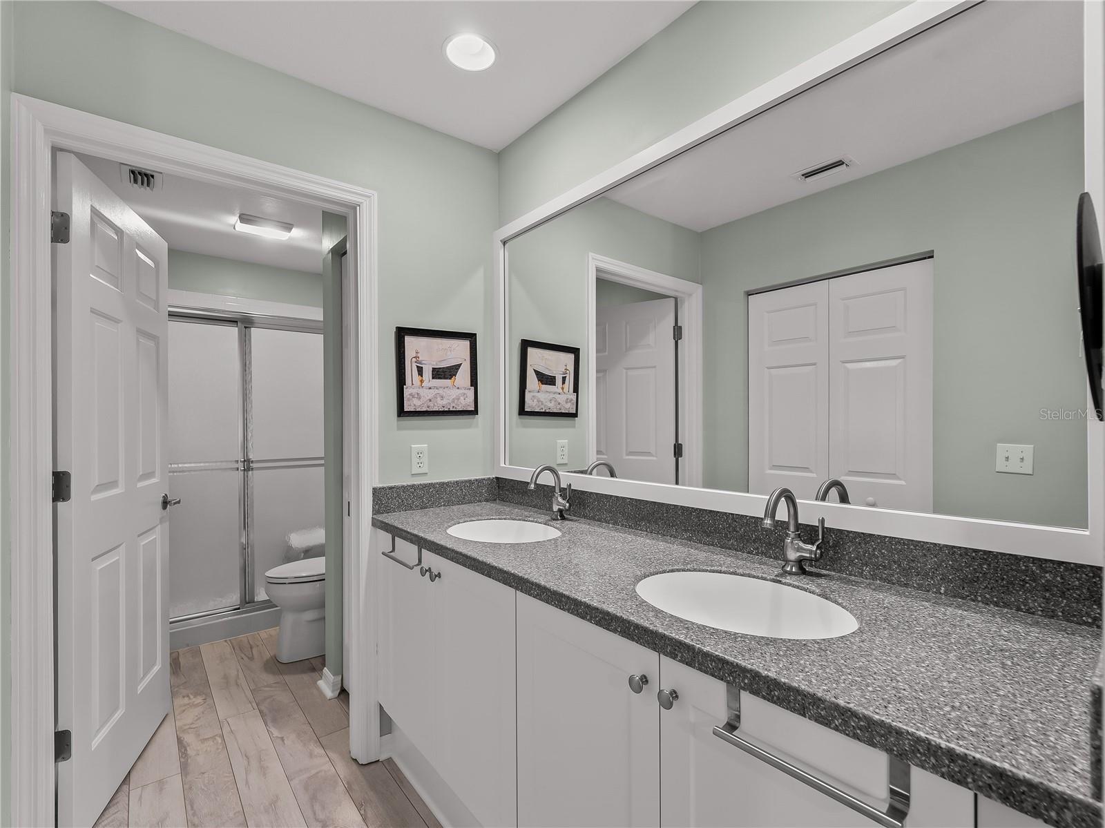 Image 37 of 57 For 1091 Live Oak  214