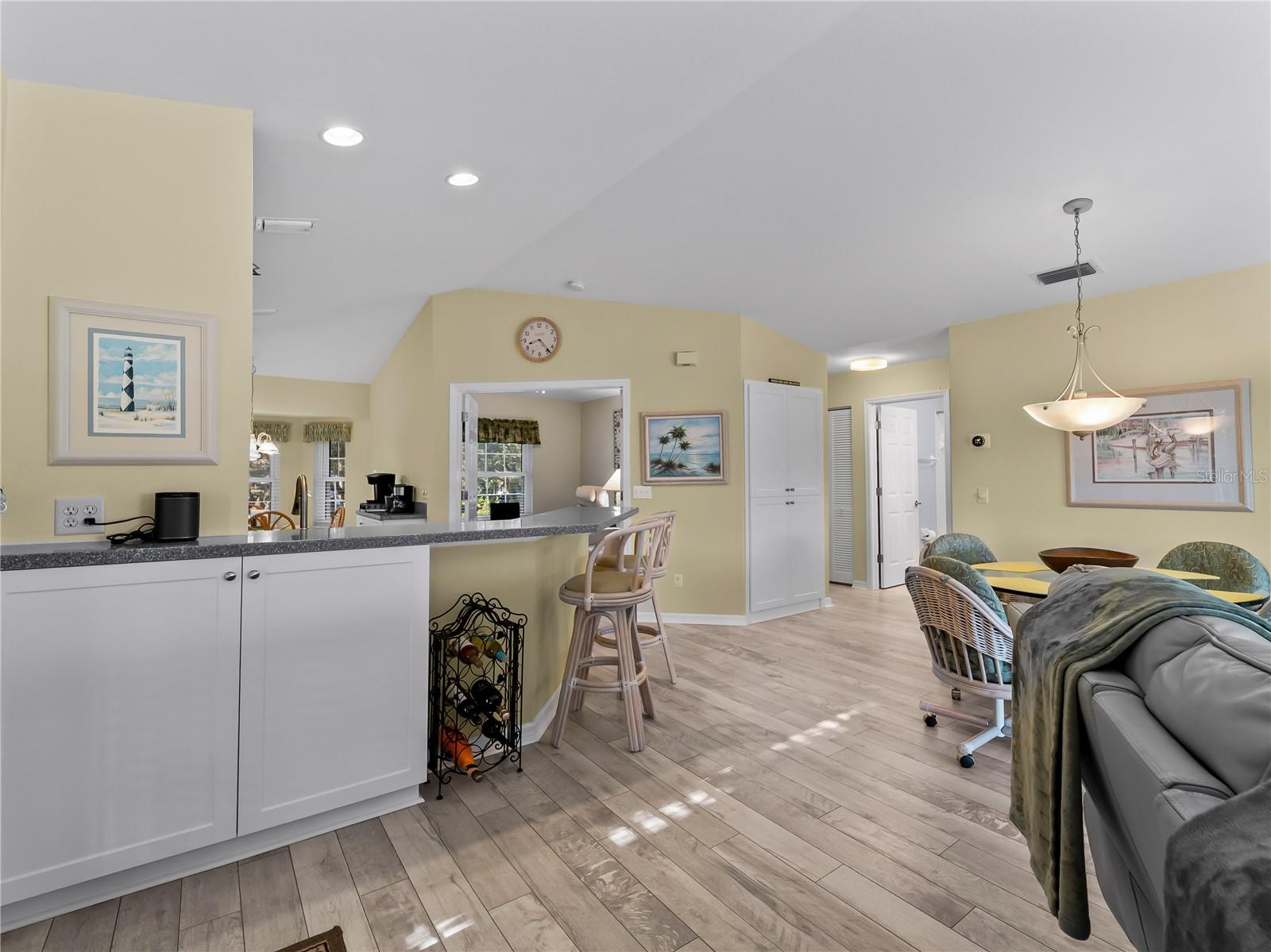 Image 6 of 57 For 1091 Live Oak  214