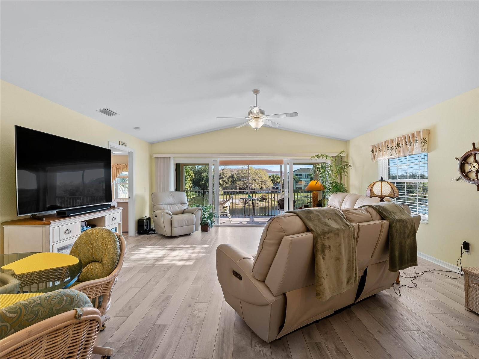 Image 9 of 57 For 1091 Live Oak  214