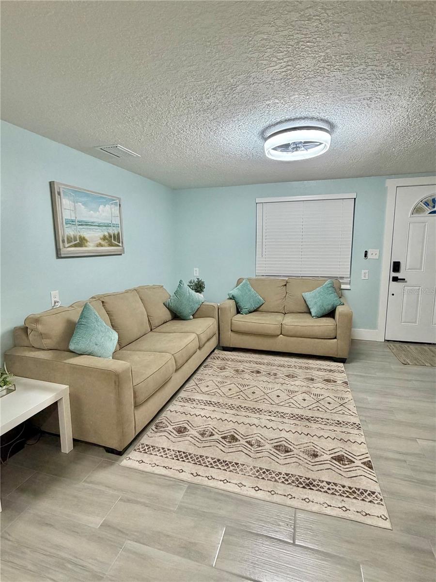 Image 6 of 20 For 14062 Palm Street E 1