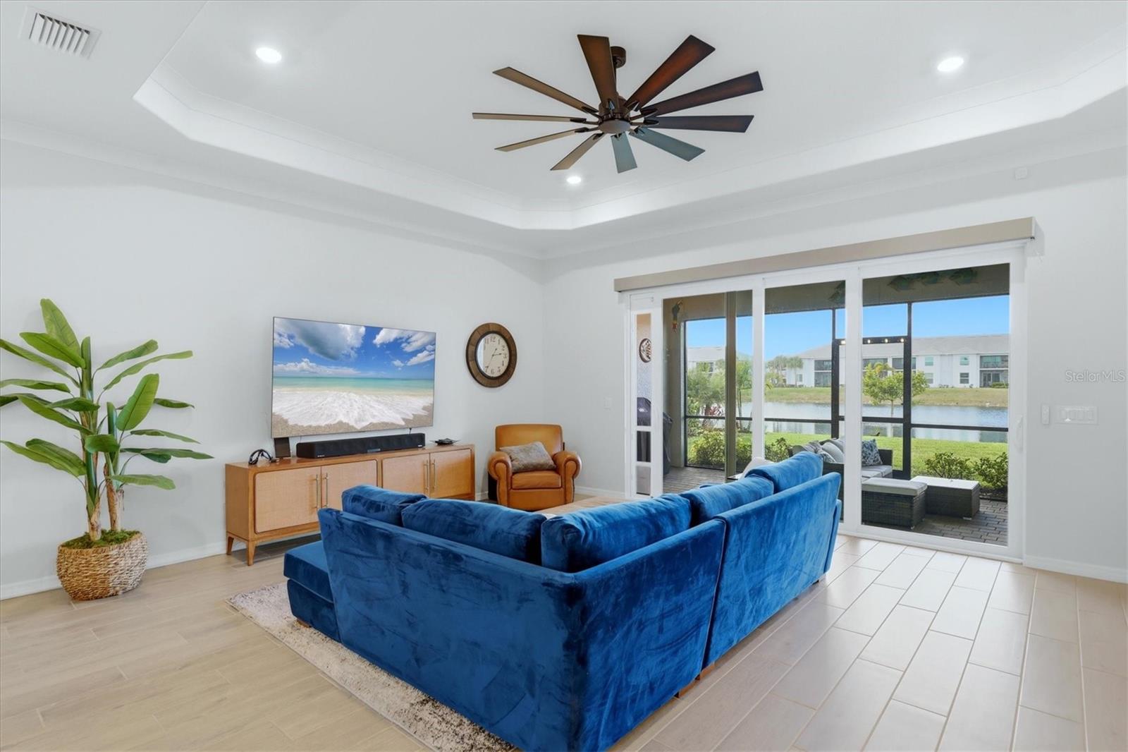 Image 11 of 100 For 14896 Redbud Lane