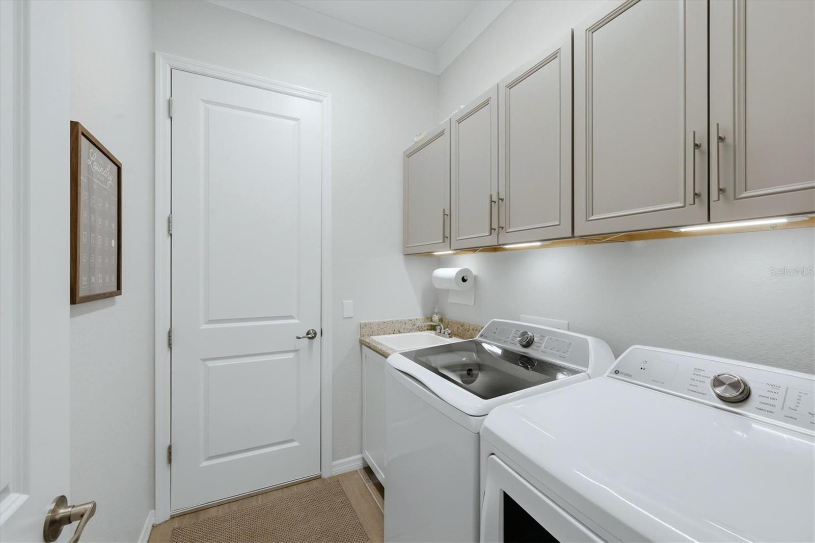 Image 33 of 100 For 14896 Redbud Lane