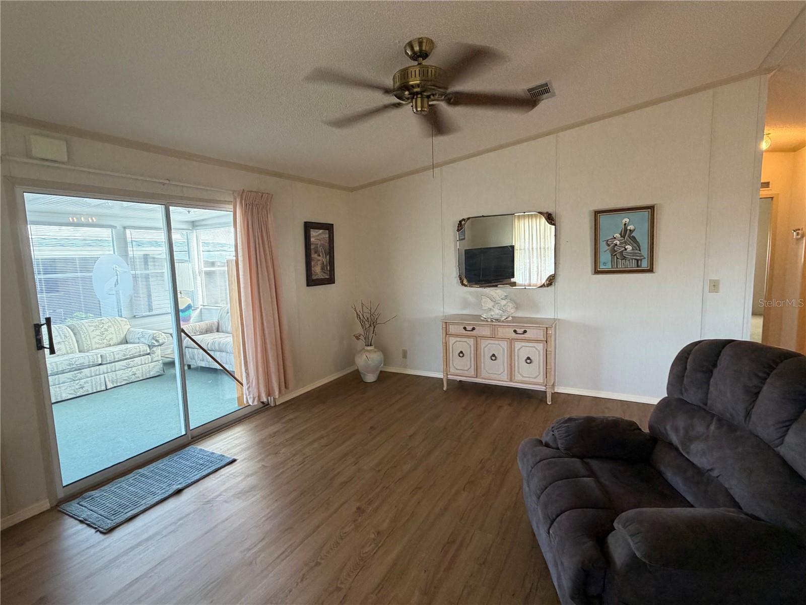 Image 9 of 16 For 208 Eagle  