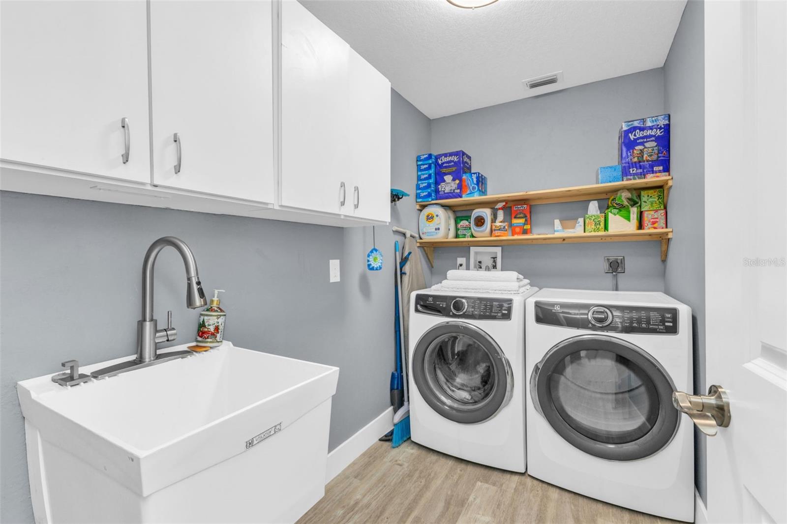 Image 17 of 55 For 15555 Maynard Avenue