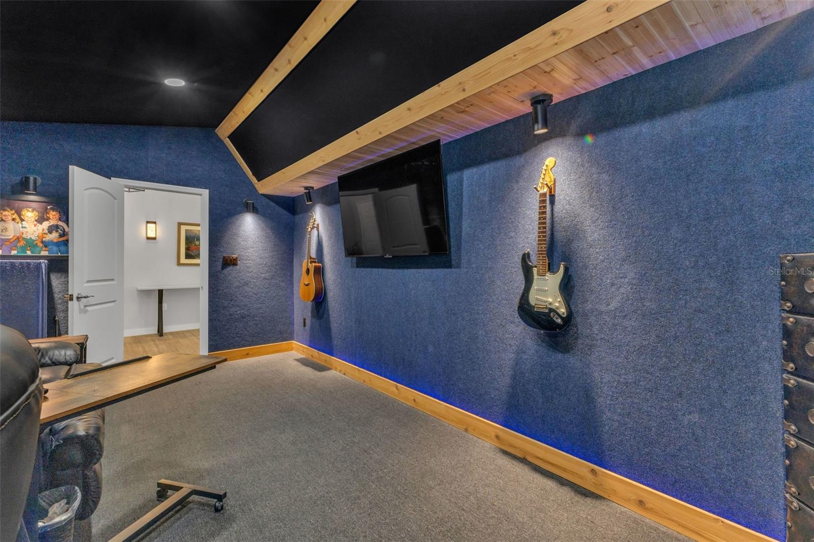 Image 27 of 55 For 15555 Maynard Avenue