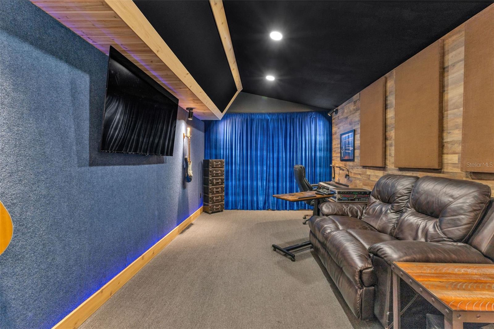 Image 28 of 55 For 15555 Maynard Avenue