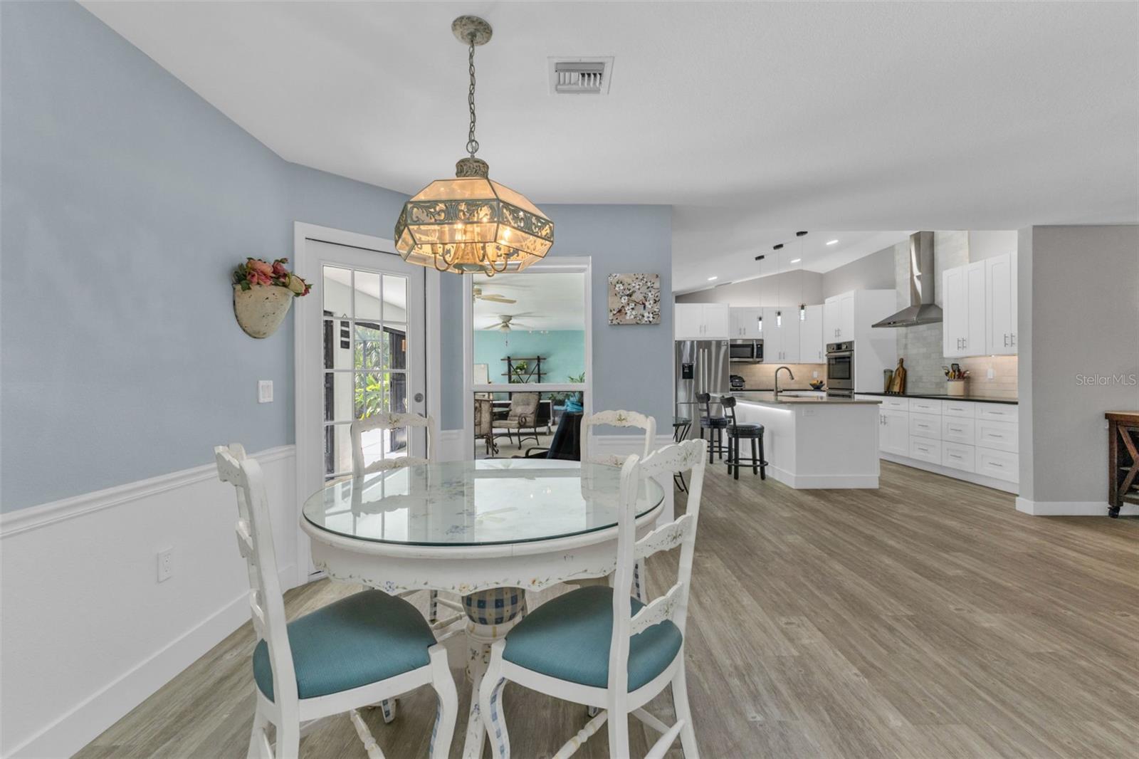 Image 7 of 55 For 15555 Maynard Avenue