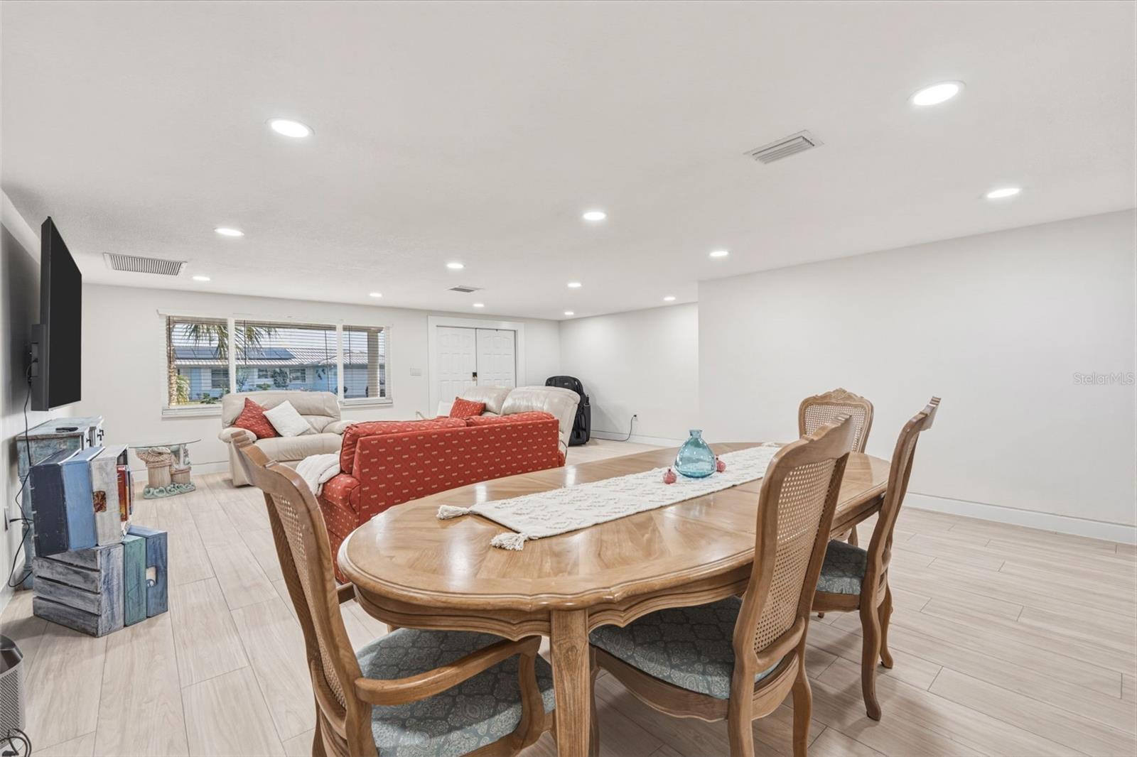 Image 11 of 56 For 105 Leland Street Se