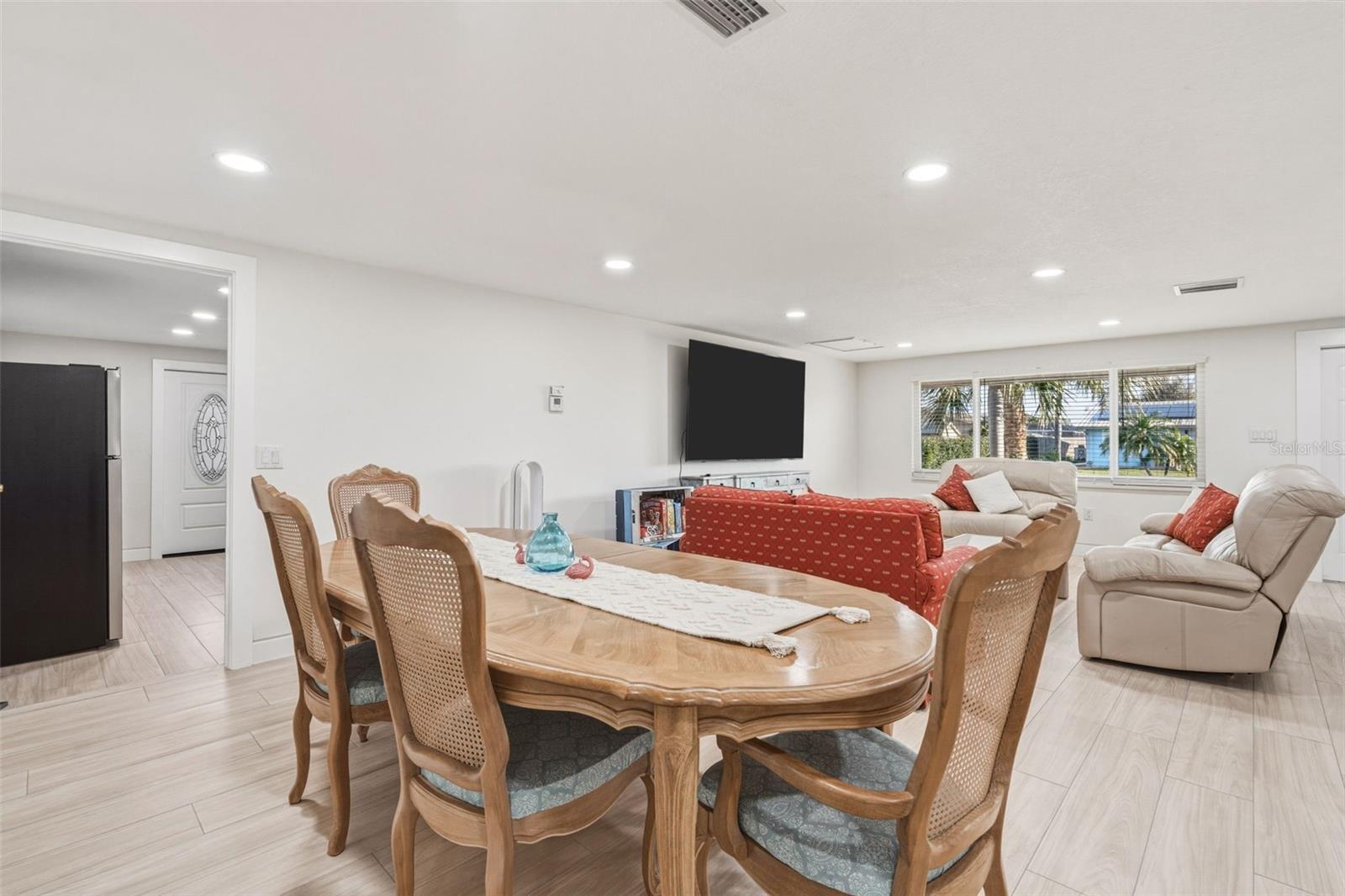 Image 12 of 56 For 105 Leland Street Se